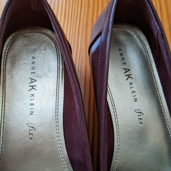 Anne Klein iFlex Vittorio Crocodile Loafer - Picture 3 of 6